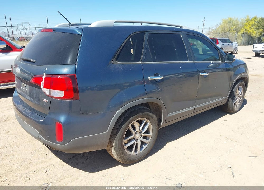 2015 KIA SORENTO LX VIN: 5XYKT4A65FG578155