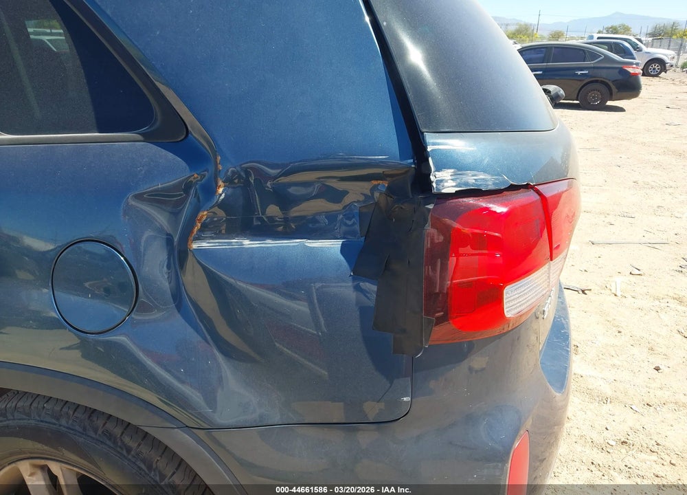 2015 KIA SORENTO LX VIN: 5XYKT4A65FG578155