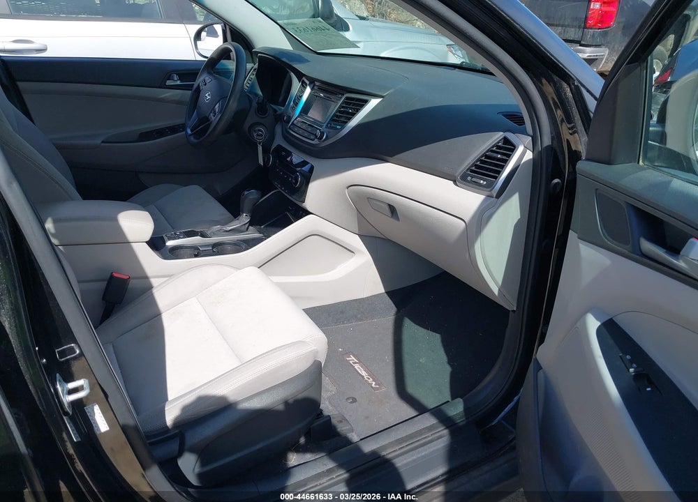 2016 HYUNDAI TUCSON SE VIN: KM8J3CA40GU126520