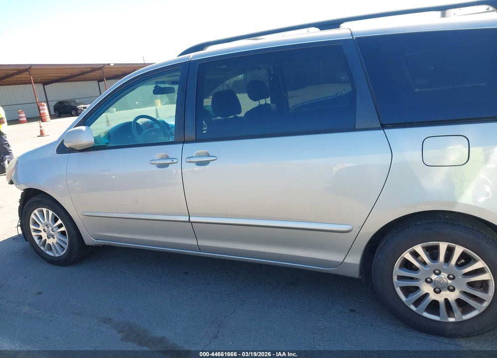 2008 TOYOTA SIENNA XLE VIN: 5TDZK22C88S217860