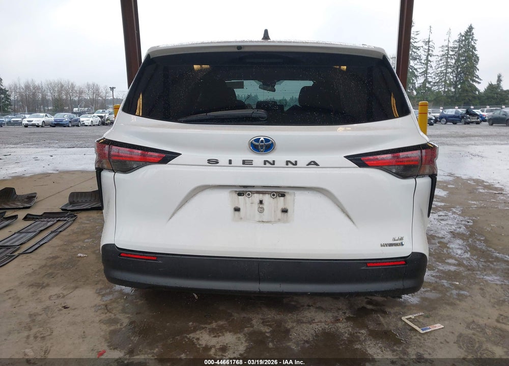 2021 TOYOTA SIENNA LE VIN: 5TDKRKEC8MS043212