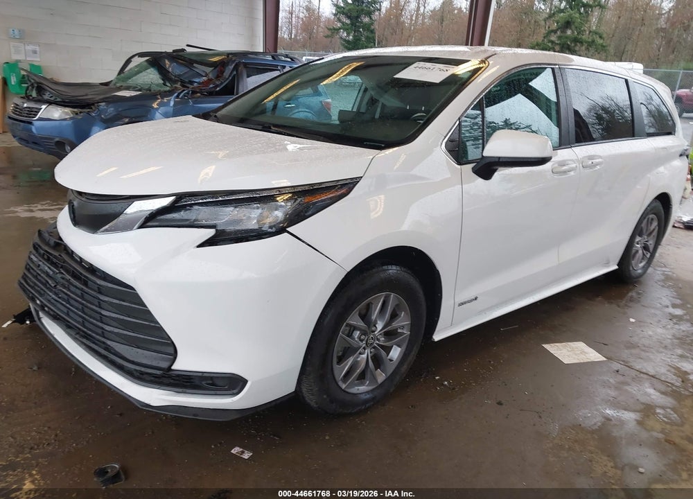 2021 TOYOTA SIENNA LE VIN: 5TDKRKEC8MS043212