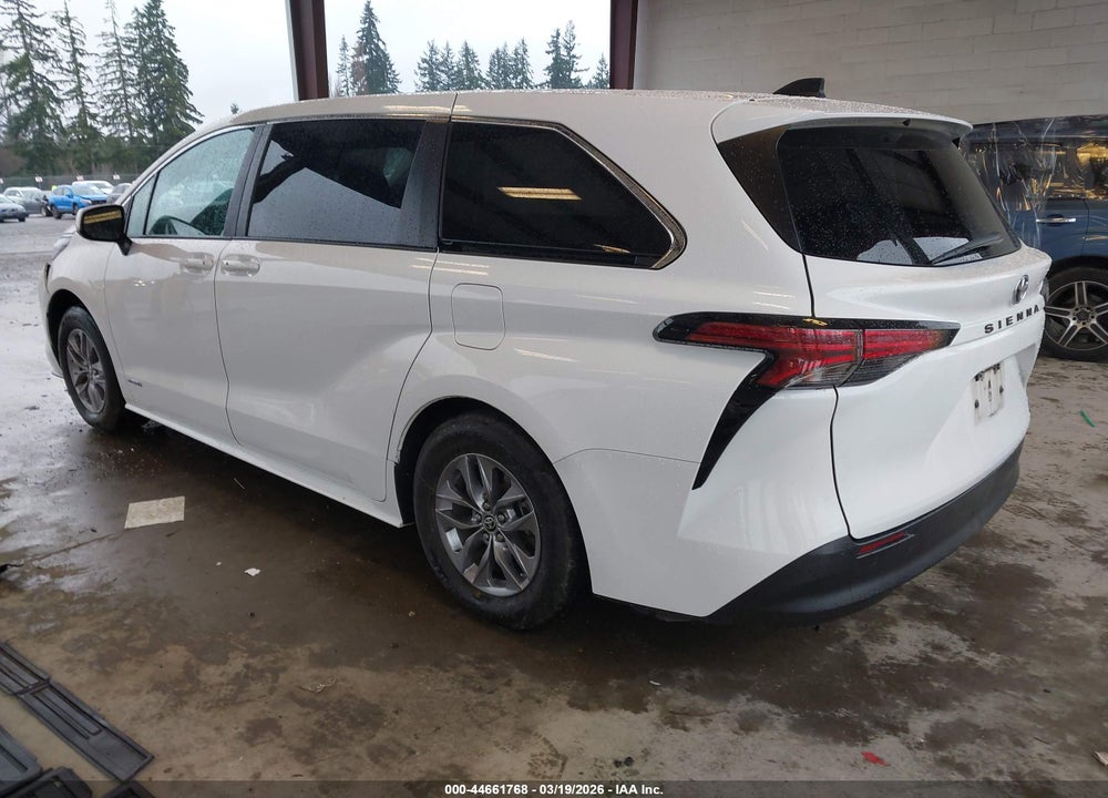 2021 TOYOTA SIENNA LE VIN: 5TDKRKEC8MS043212