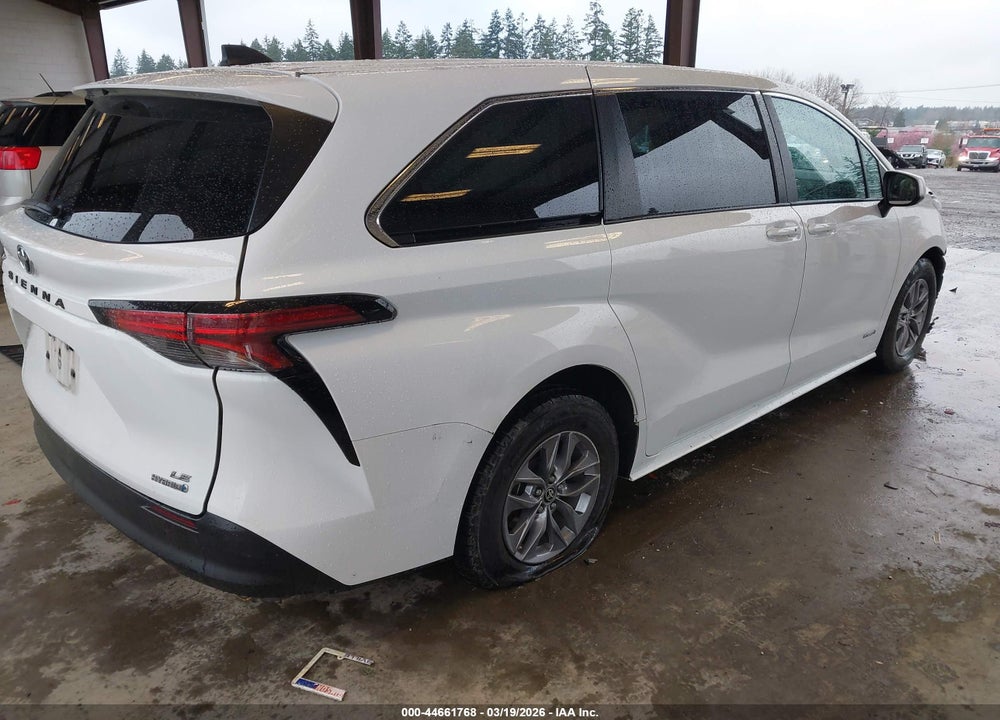 2021 TOYOTA SIENNA LE VIN: 5TDKRKEC8MS043212
