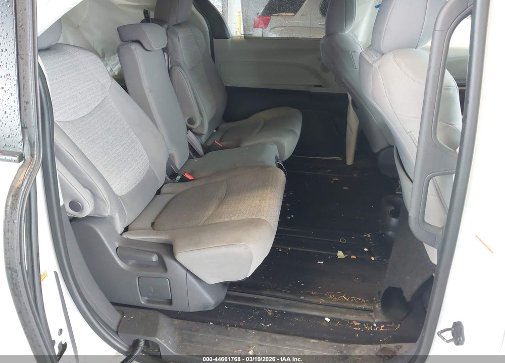 2021 TOYOTA SIENNA LE VIN: 5TDKRKEC8MS043212