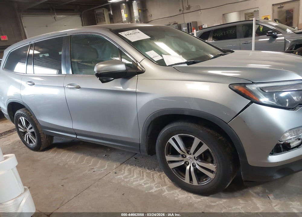 2018 HONDA PILOT EX VIN: 5FNYF6H3XJB000822