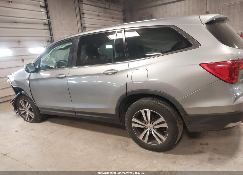 2018 HONDA PILOT EX VIN: 5FNYF6H3XJB000822