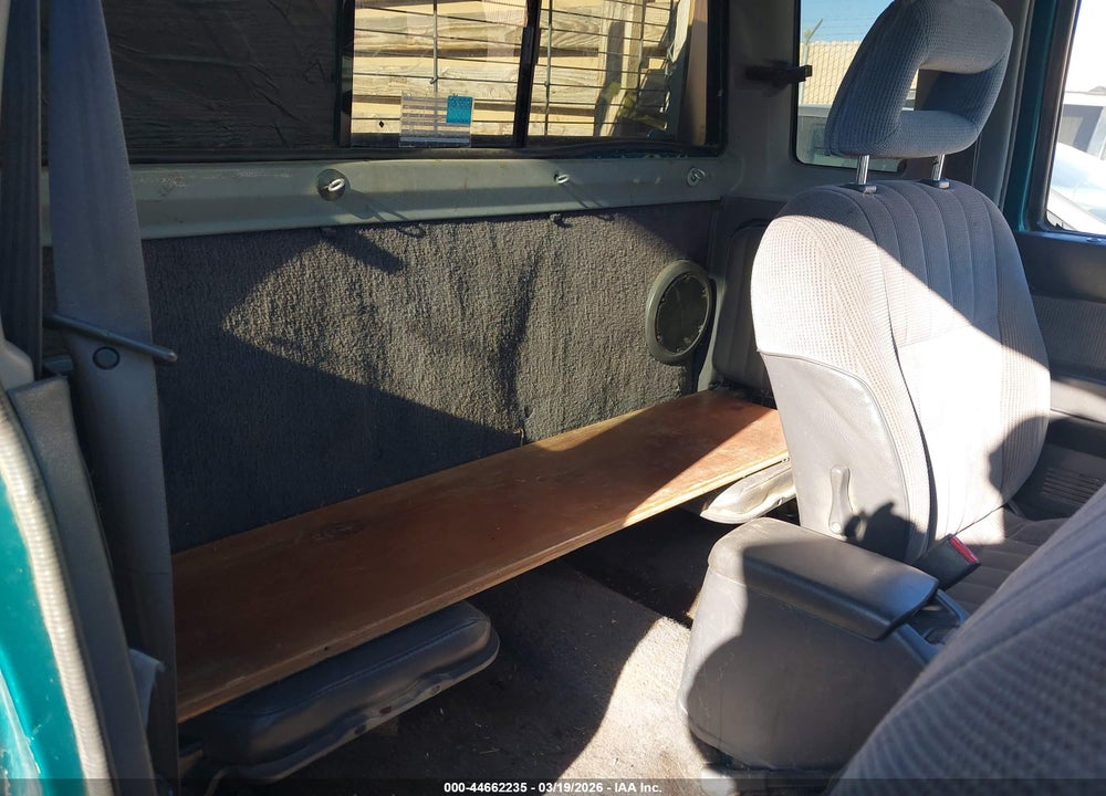 1995 NISSAN TRUCK KING CAB SE/KING CAB XE VIN: 1N6HD16Y9SC363289