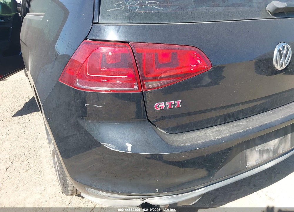 2015 VOLKSWAGEN GOLF GTI 2.0T S W/PERFORMANCE PACKAGE 2-DOOR VIN: 3VWT47AU9FM088559