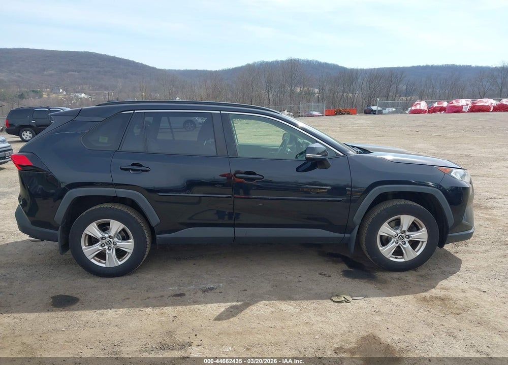 2019 TOYOTA RAV4 XLE VIN: JTMP1RFV5KD011042