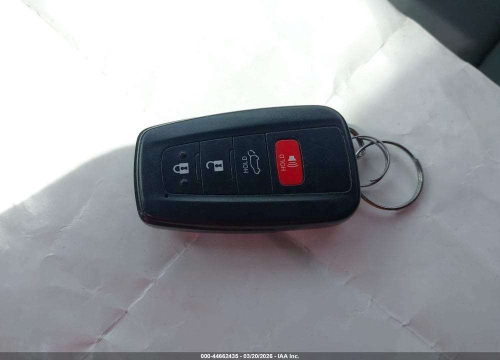 2019 TOYOTA RAV4 XLE VIN: JTMP1RFV5KD011042