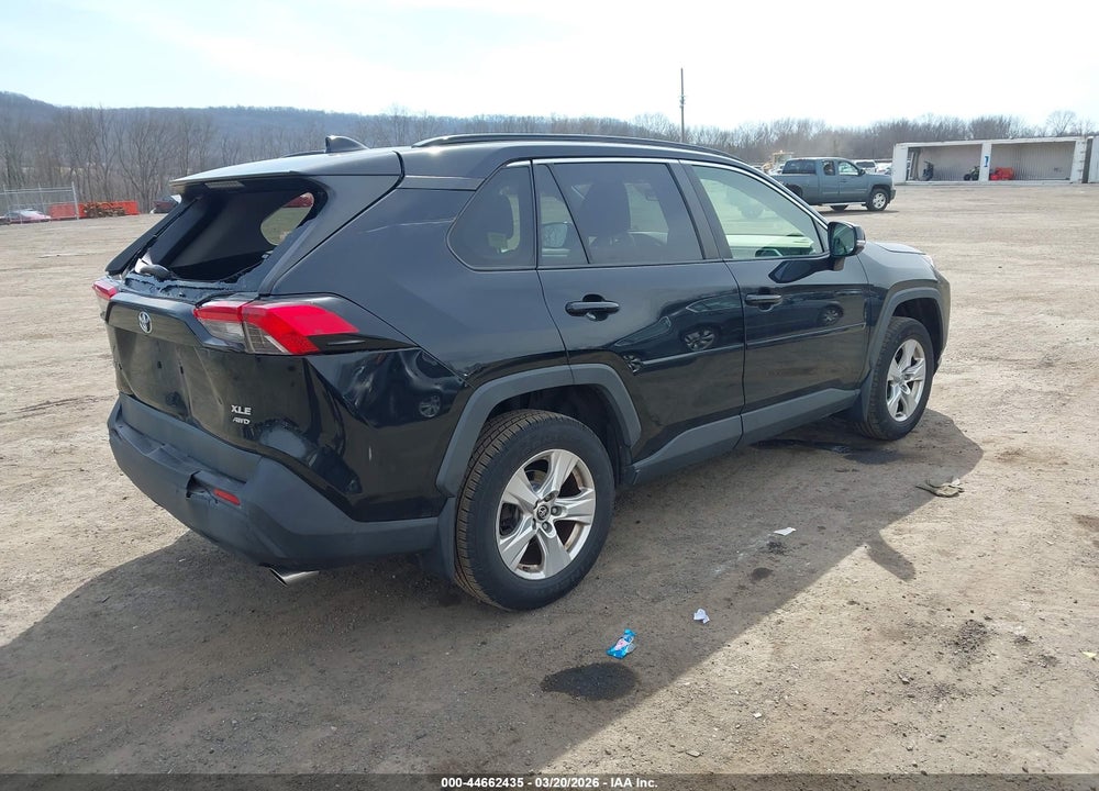 2019 TOYOTA RAV4 XLE VIN: JTMP1RFV5KD011042