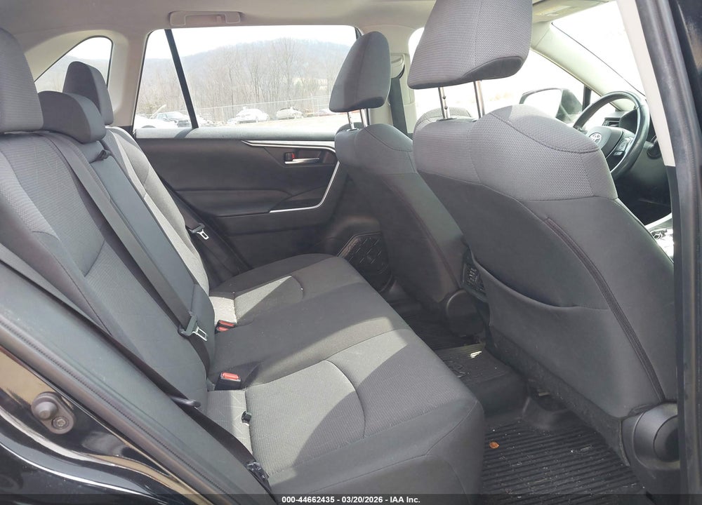 2019 TOYOTA RAV4 XLE VIN: JTMP1RFV5KD011042