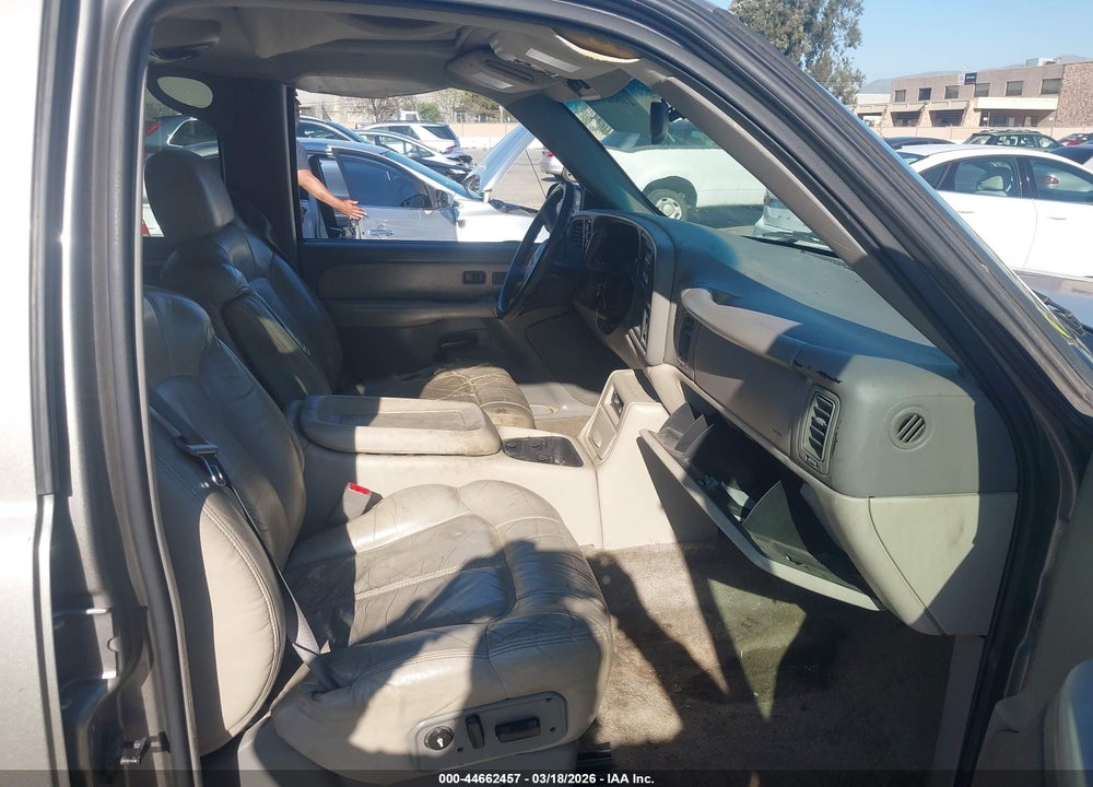 2002 CHEVROLET SUBURBAN 1500 LT VIN: 1GNFK16T82J196690