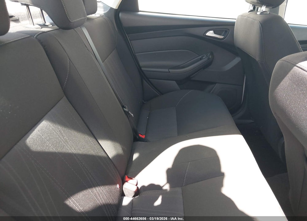 2018 FORD FOCUS SE VIN: 1FADP3F26JL328858