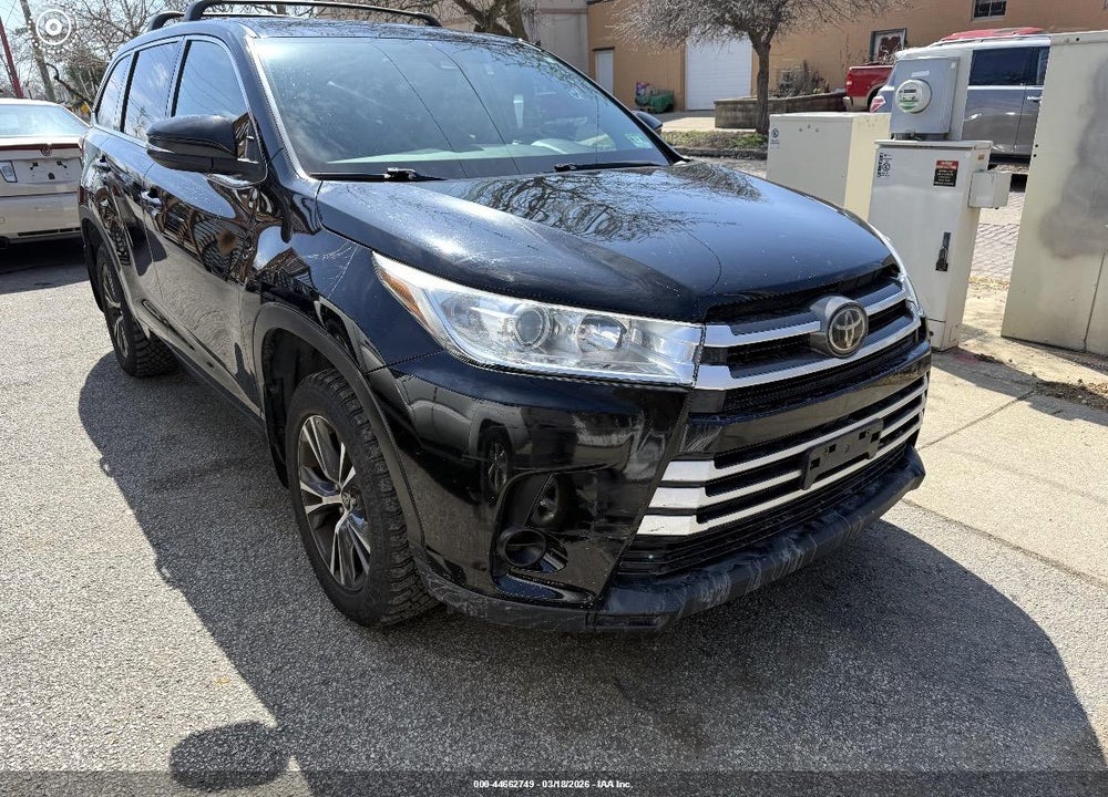 2018 TOYOTA HIGHLANDER LE VIN: 5TDBZRFH1JS883847