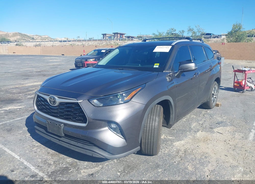 2022 TOYOTA HIGHLANDER XLE VIN: 5TDHZRAH2NS555702