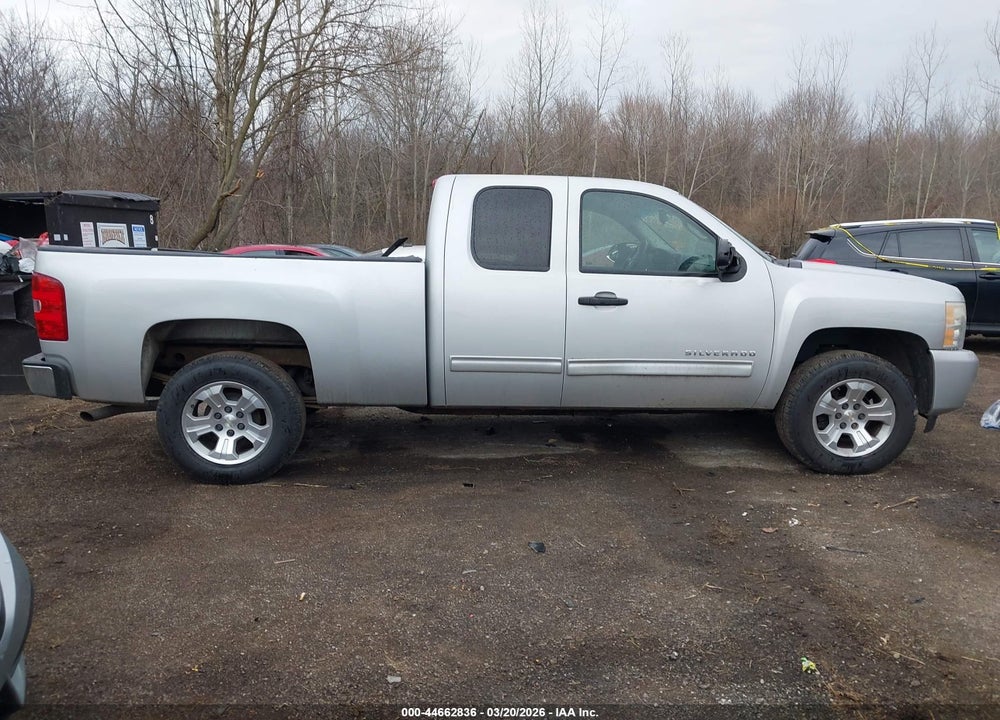 2011 CHEVROLET SILVERADO 1500 LT VIN: 1GCRCSE05BZ127201