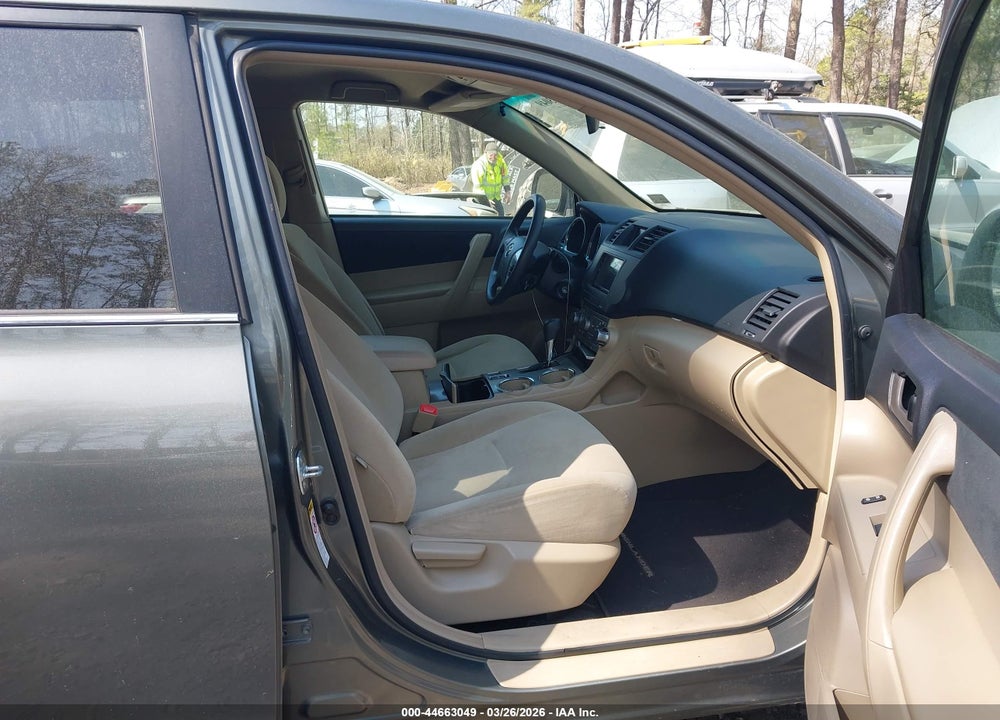 2011 TOYOTA HIGHLANDER BASE V6 VIN: 5TDZK3EH1BS046499