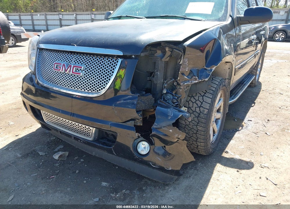 2007 GMC YUKON DENALI VIN: 1GKFK63887J335413