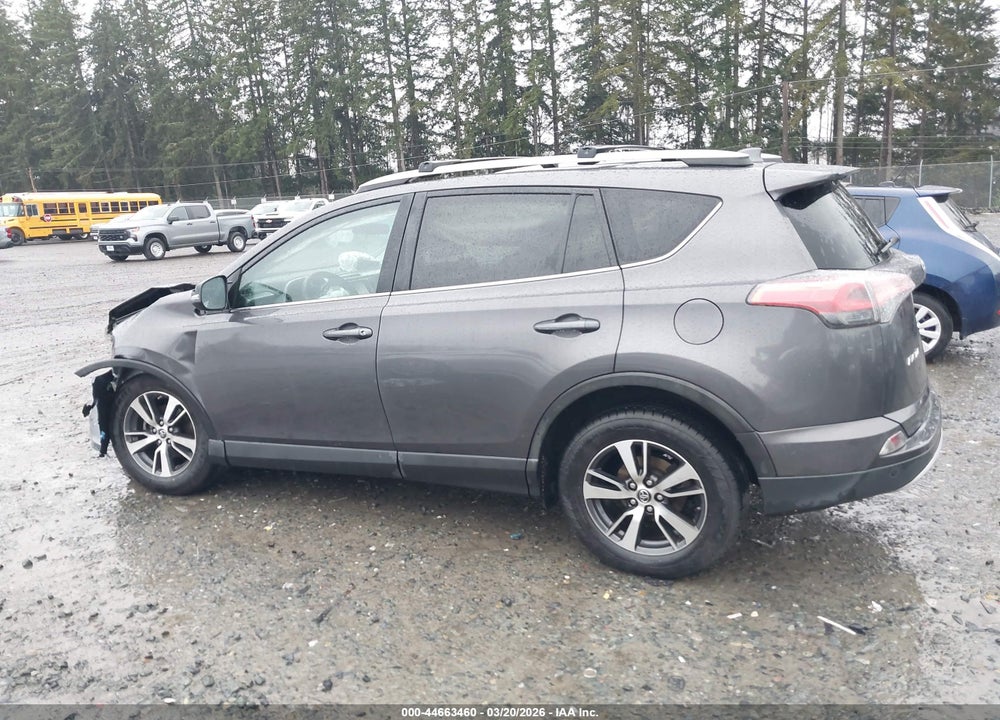 2016 TOYOTA RAV4 XLE VIN: 2T3RFREV1GW492378