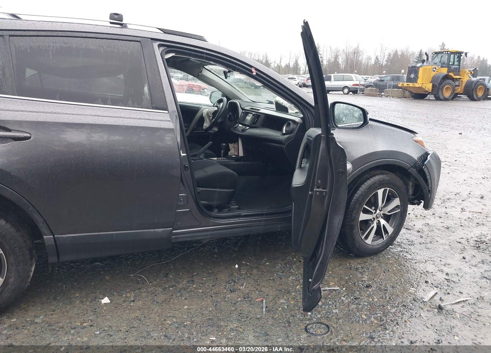2016 TOYOTA RAV4 XLE VIN: 2T3RFREV1GW492378