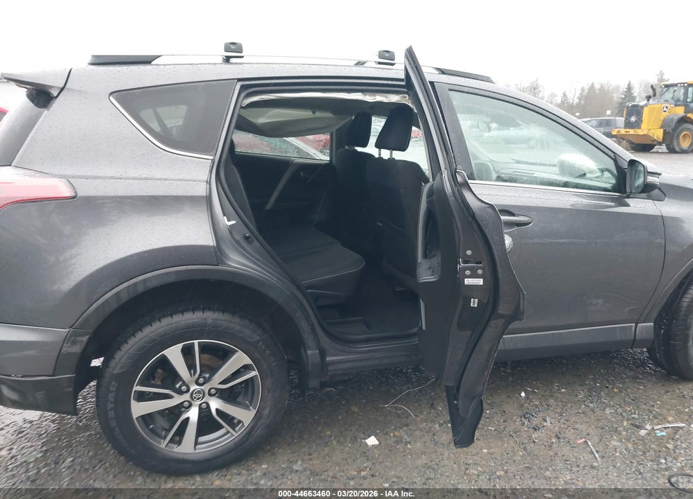 2016 TOYOTA RAV4 XLE VIN: 2T3RFREV1GW492378