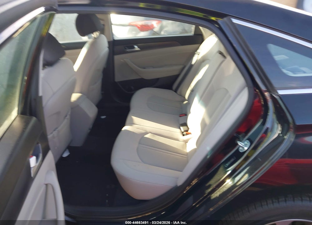 2015 HYUNDAI SONATA SPORT VIN: 5NPE34AF1FH180219