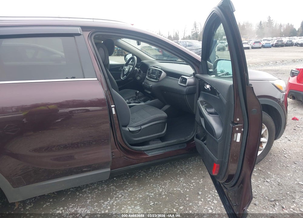 2016 KIA SORENTO 2.4L LX VIN: 5XYPG4A37GG029123