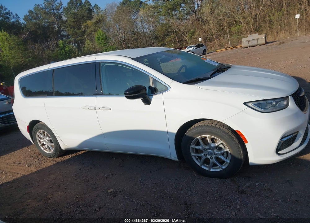 2024 CHRYSLER PACIFICA TOURING L VIN: 2C4RC1BG4RR120451