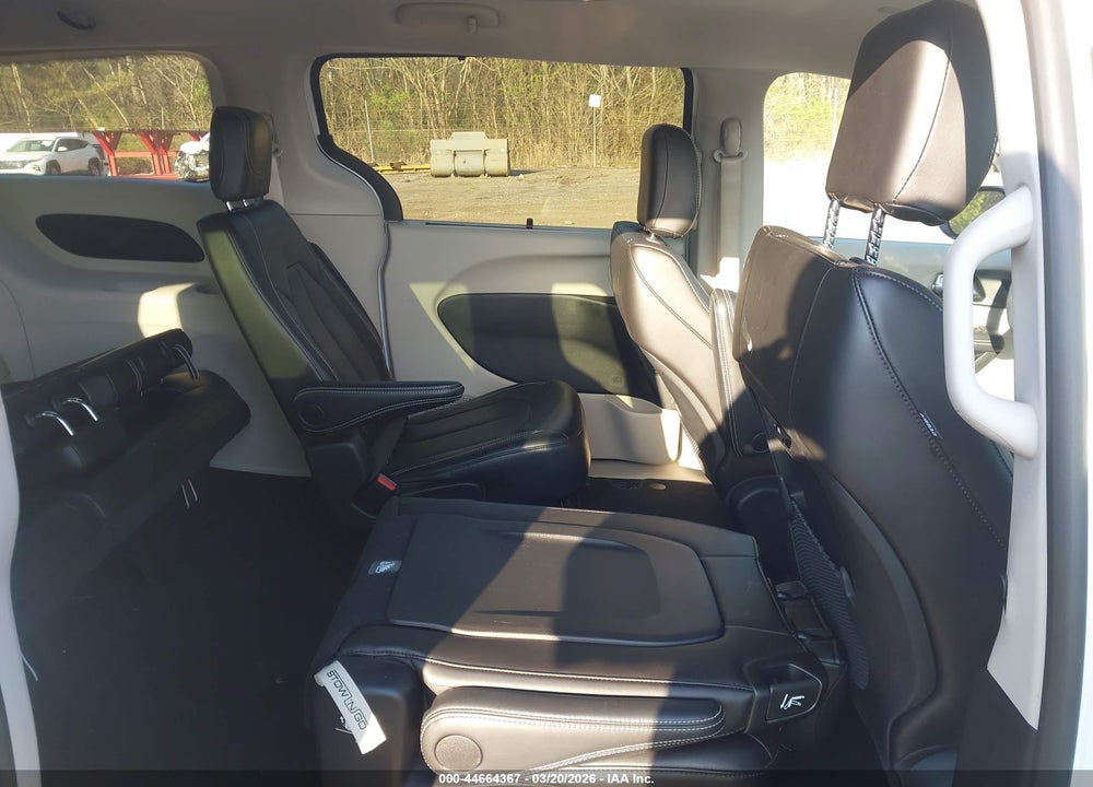 2024 CHRYSLER PACIFICA TOURING L VIN: 2C4RC1BG4RR120451