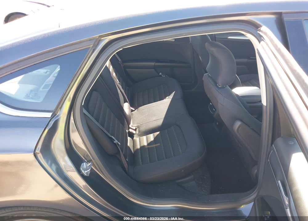 2015 FORD FUSION SE VIN: 1FA6P0HD4F5116199