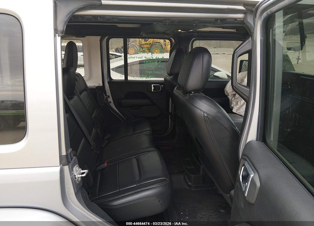 2019 JEEP WRANGLER UNLIMITED SAHARA 4X4 VIN: 1C4HJXEG3KW633946