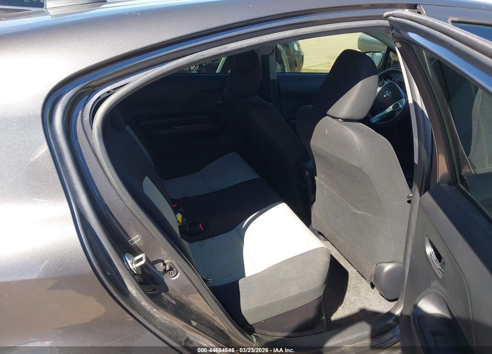 2015 TOYOTA PRIUS C TWO VIN: JTDKDTB30F1584022