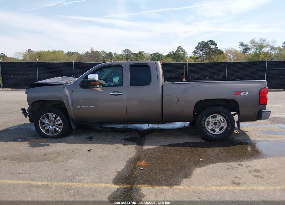 2011 CHEVROLET SILVERADO 1500 LT VIN: 1GCRKSE3XBZ311529