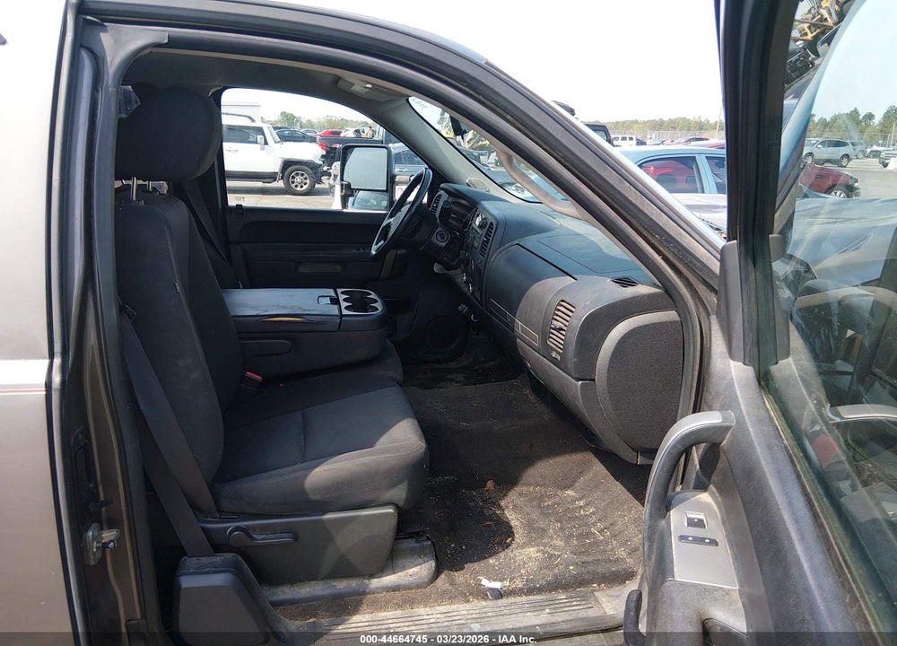 2011 CHEVROLET SILVERADO 1500 LT VIN: 1GCRKSE3XBZ311529