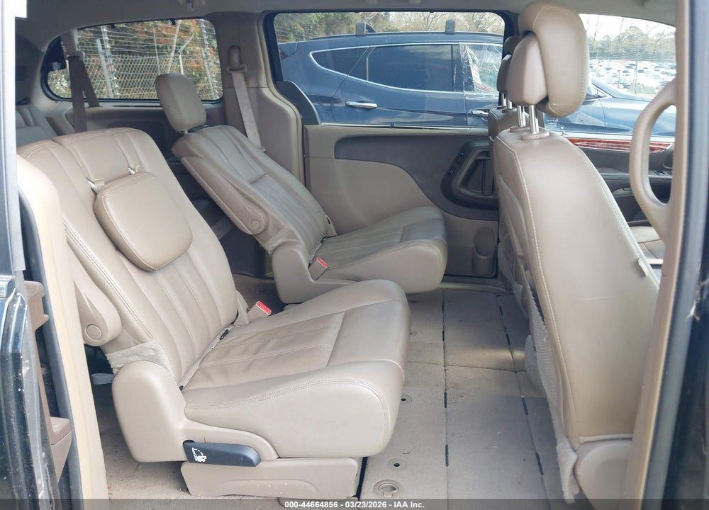 2016 CHRYSLER TOWN & COUNTRY TOURING-L ANNIVERSARY EDITION VIN: 2C4RC1CGXGR105173
