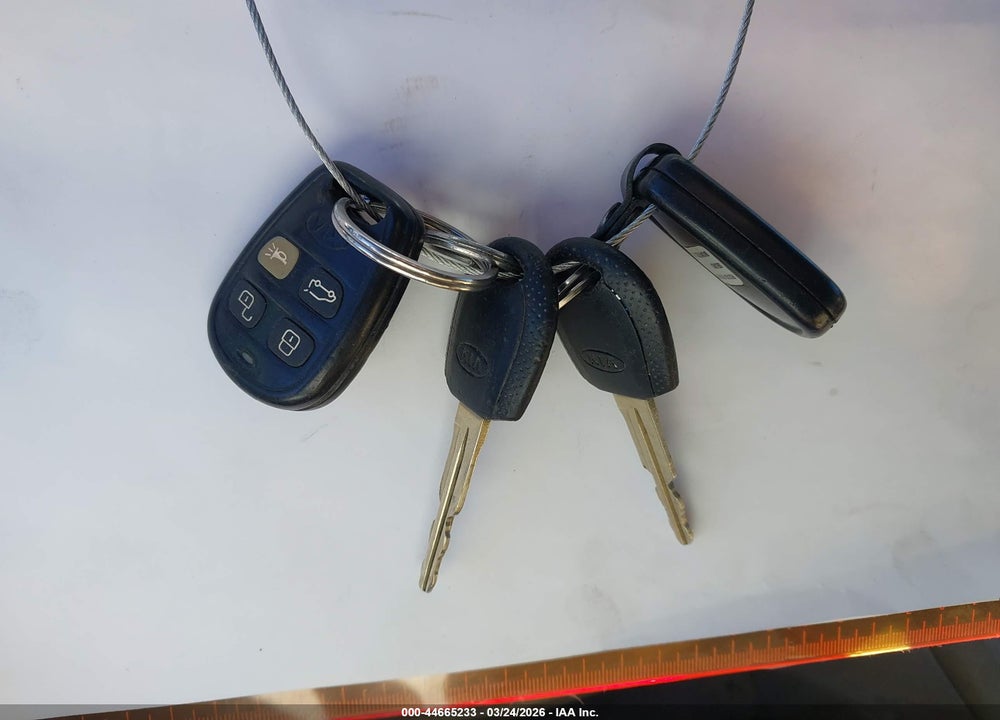 2004 KIA SORENTO EX/LX VIN: KNDJC733545237358