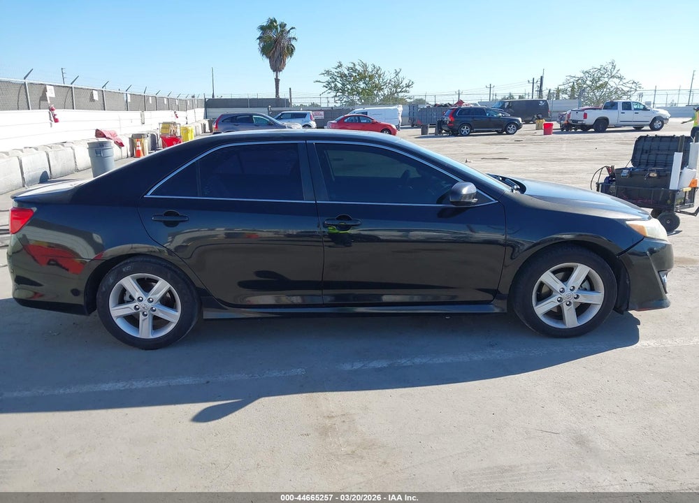 2014 TOYOTA CAMRY SE VIN: 4T1BF1FK3EU804455