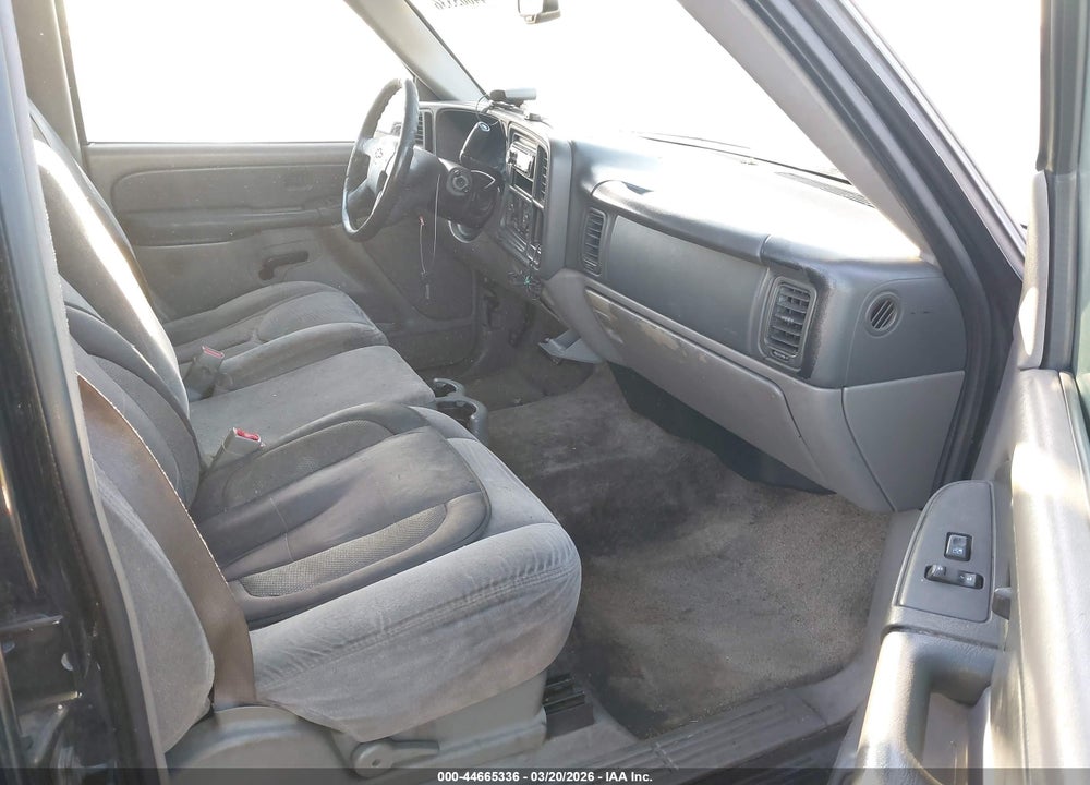 2003 CHEVROLET TAHOE LS VIN: 1GNEC13TX3J331375