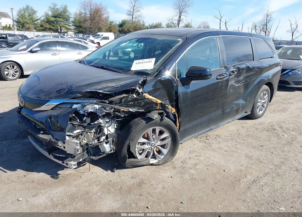 2022 TOYOTA SIENNA LE VIN: 5TDKRKEC4NS105691