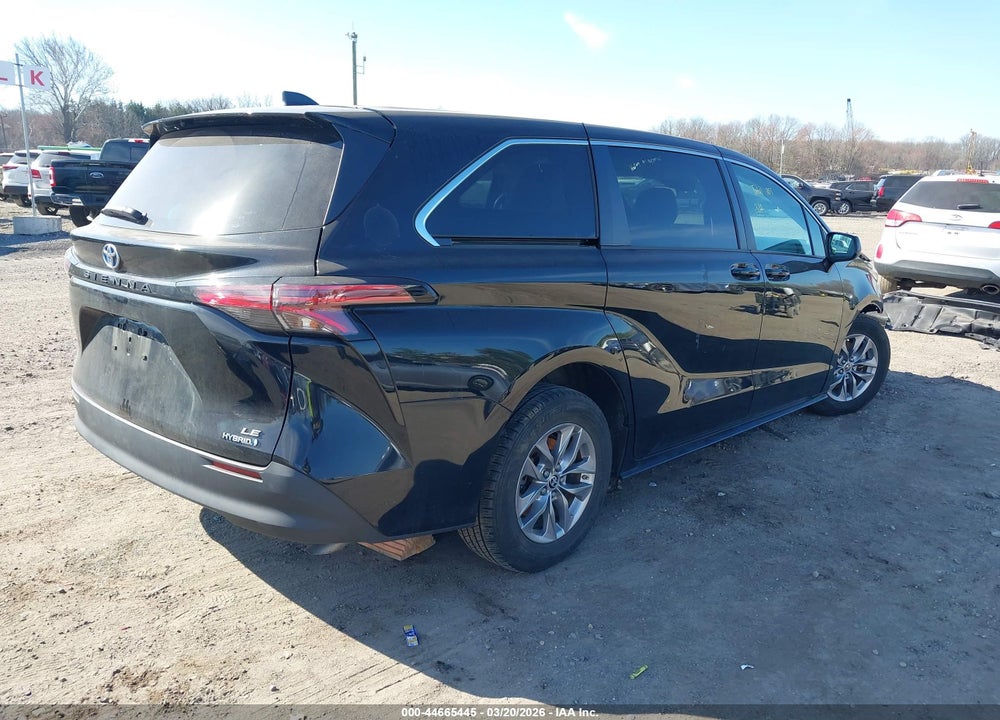 2022 TOYOTA SIENNA LE VIN: 5TDKRKEC4NS105691