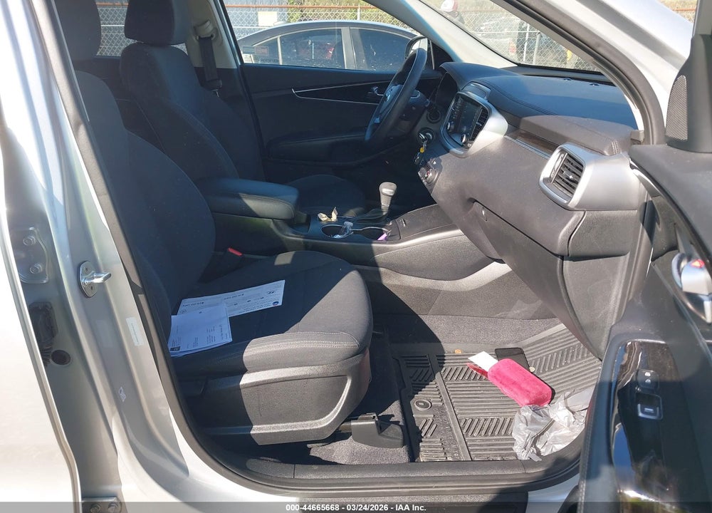 2019 KIA SORENTO 3.3L LX VIN: 5XYPG4A56KG496415