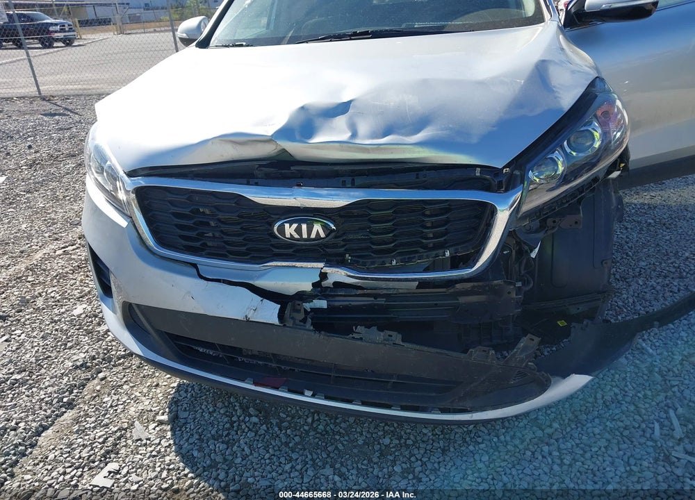 2019 KIA SORENTO 3.3L LX VIN: 5XYPG4A56KG496415