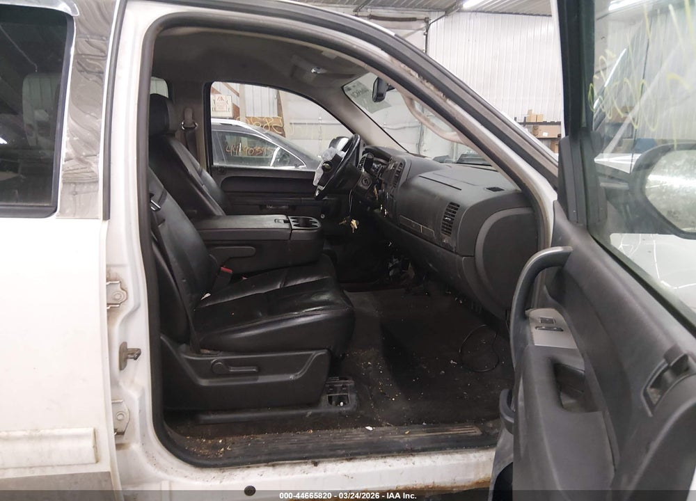 2011 CHEVROLET SILVERADO 1500 LT VIN: 3GCPKSE3XBG377750