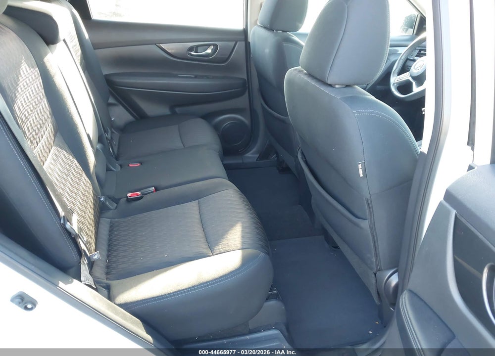 2017 NISSAN ROGUE SV VIN: 5N1AT2MT1HC758897