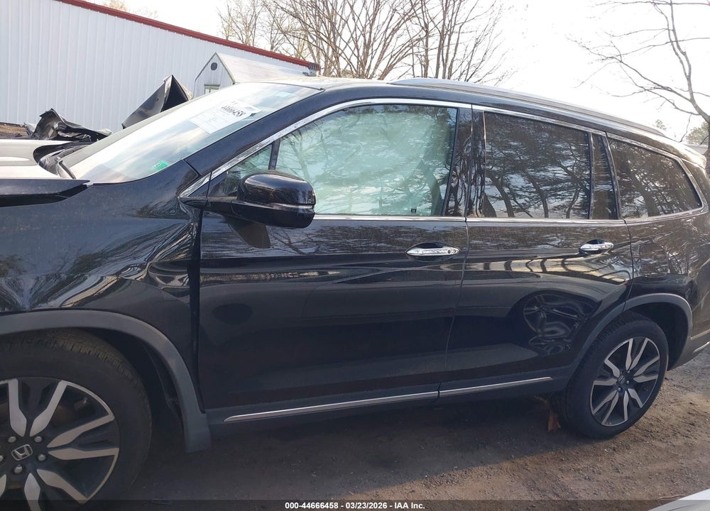 2022 HONDA PILOT AWD TOURING 8 PASSENGER VIN: 5FNYF6H93NB013681