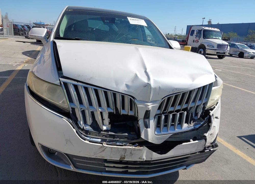 2011 LINCOLN MKT VIN: 2LMHJ5FR9BBJ52752
