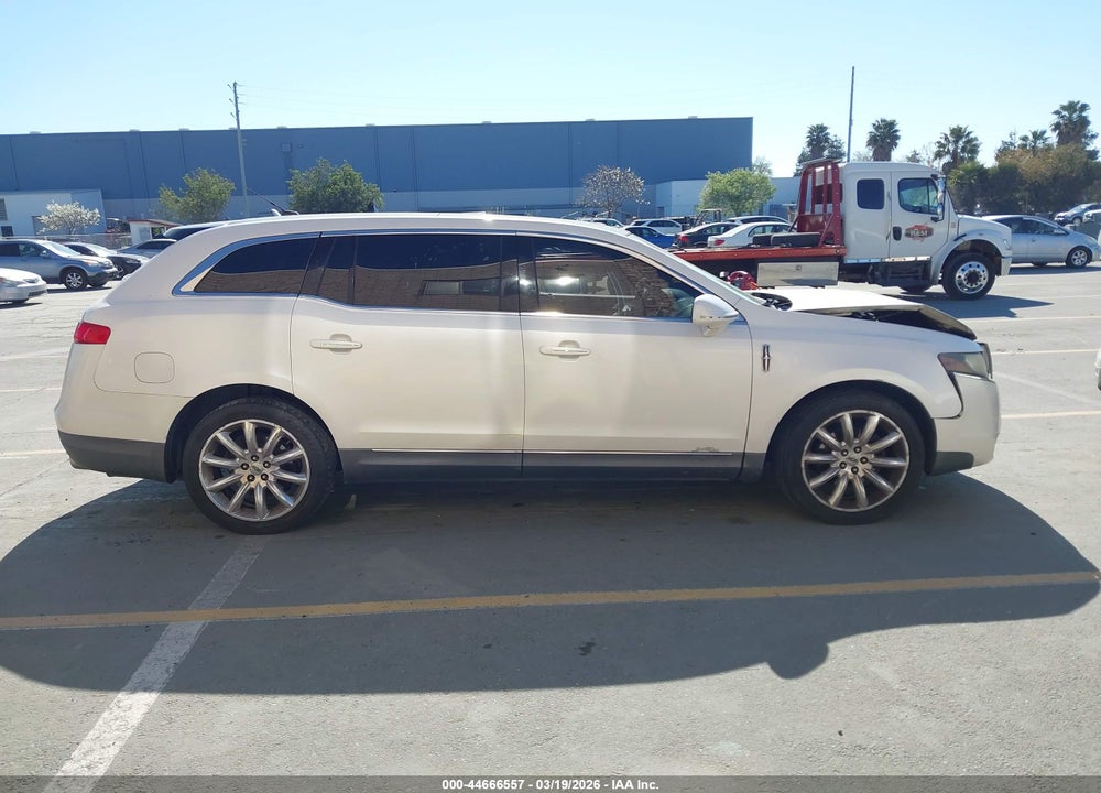 2011 LINCOLN MKT VIN: 2LMHJ5FR9BBJ52752