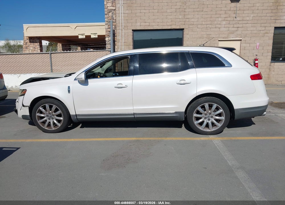 2011 LINCOLN MKT VIN: 2LMHJ5FR9BBJ52752